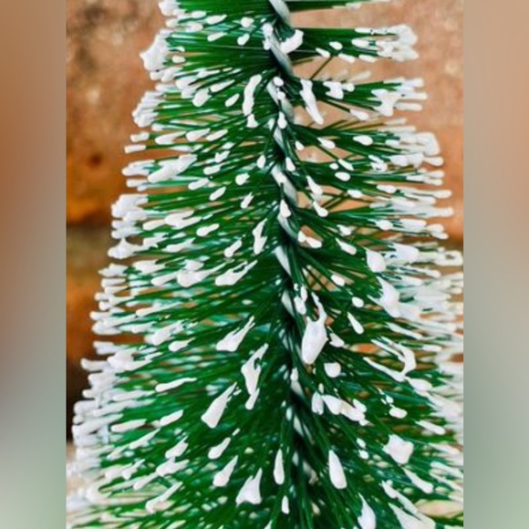 *Snowy Bottlebrush Tree, 4” Tiered Tray - Picture 3 of 7